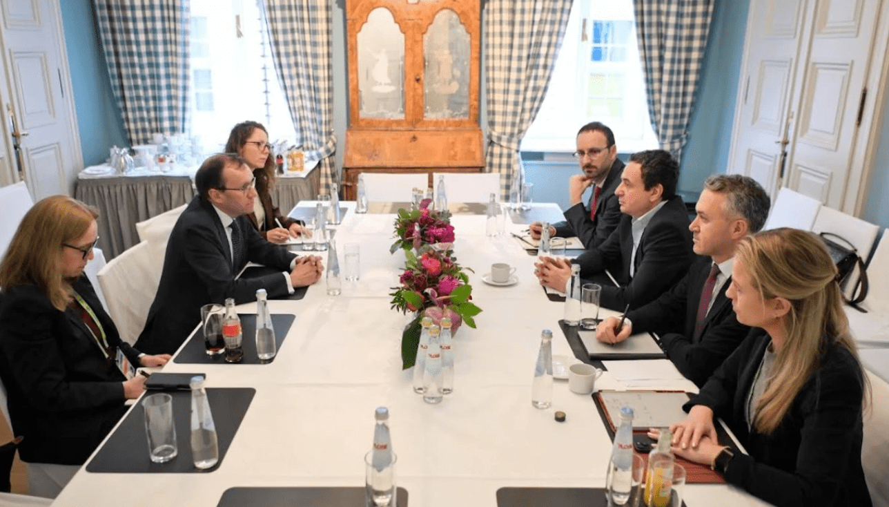 Kurti flet me kryediplomatin norvegjez për projektet e mëdha kapitale