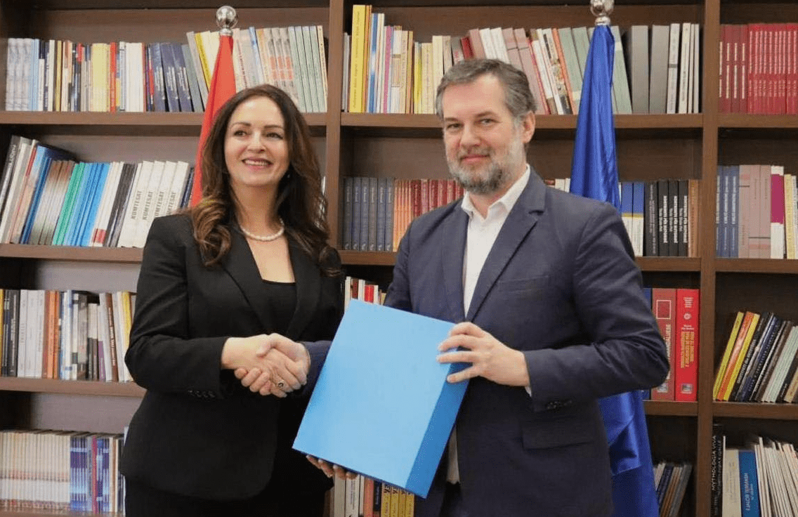 Nagavci ia dorëzon detyrën Çekut