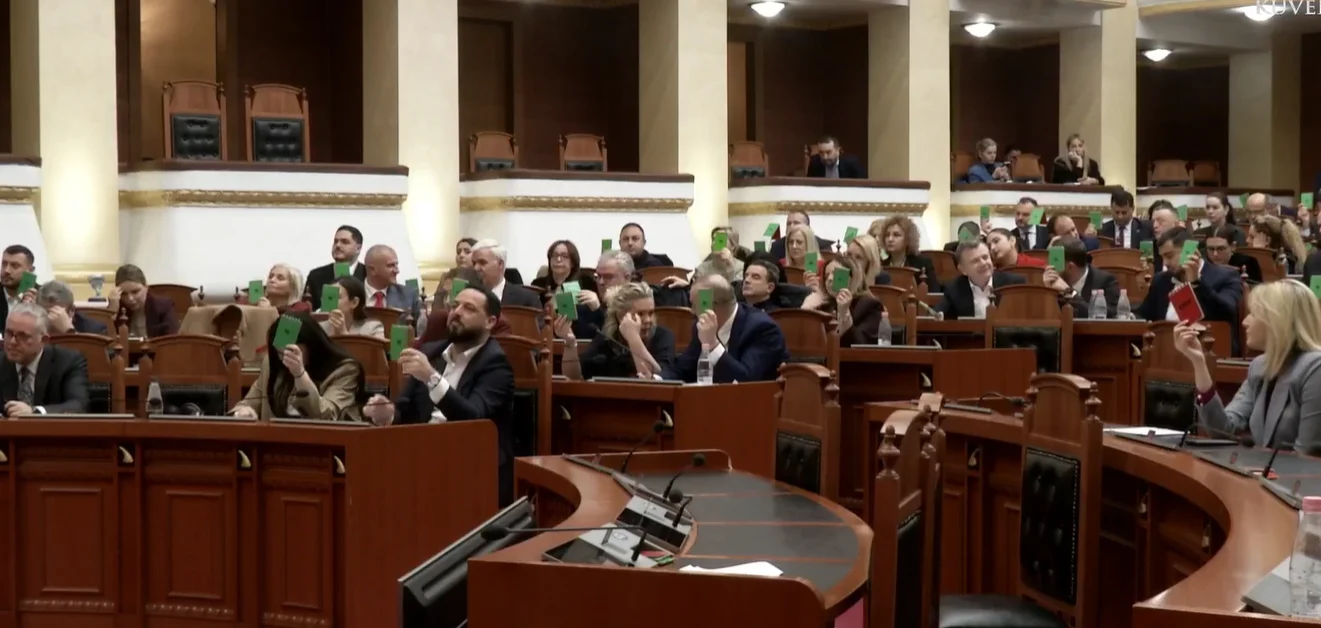 Seancë maratonë prej 18 orësh në Kuvendin e Shqipërisë