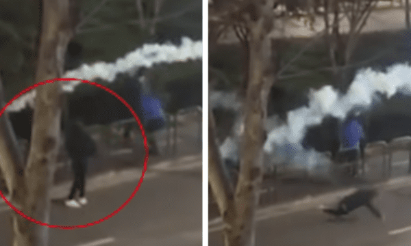 Momenti kur protestuesi në Tiranë rrëzohet pasi u godit nga bombola me gaz lotsjellës