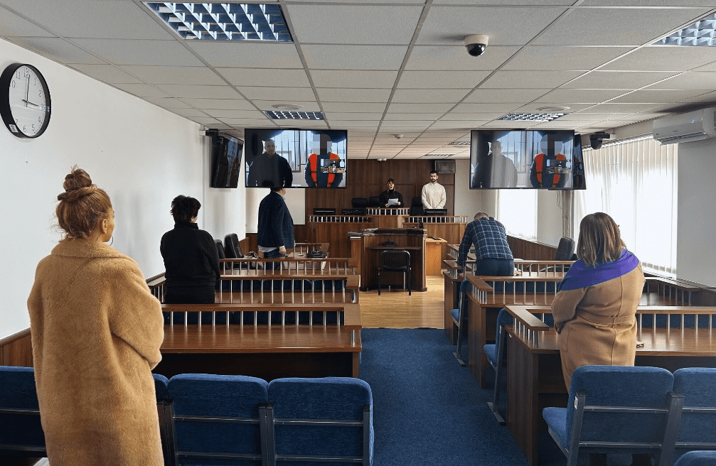 Ushtroi dhunë ndaj gruas, burri në Mitrovicë dënohet me dy vjet burgim