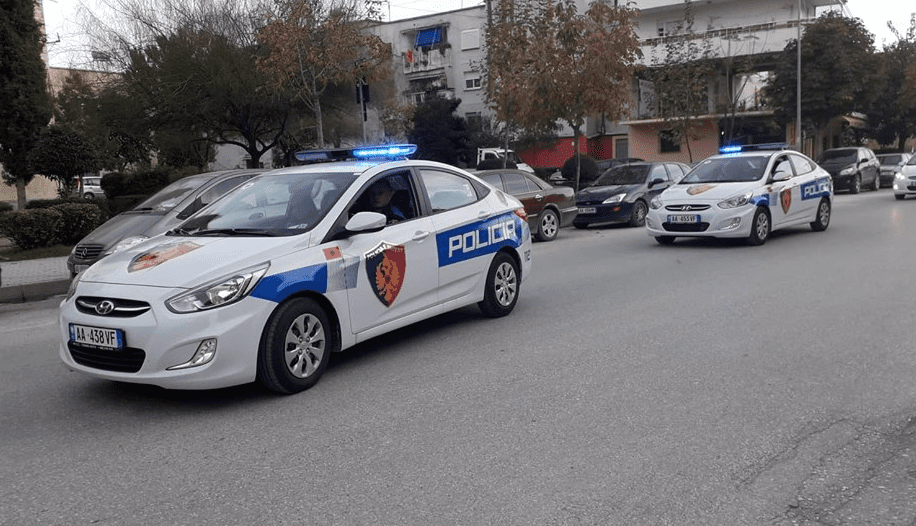 Fëmija shtatëvjeçar goditet për vdekje nga vetura në Tiranë