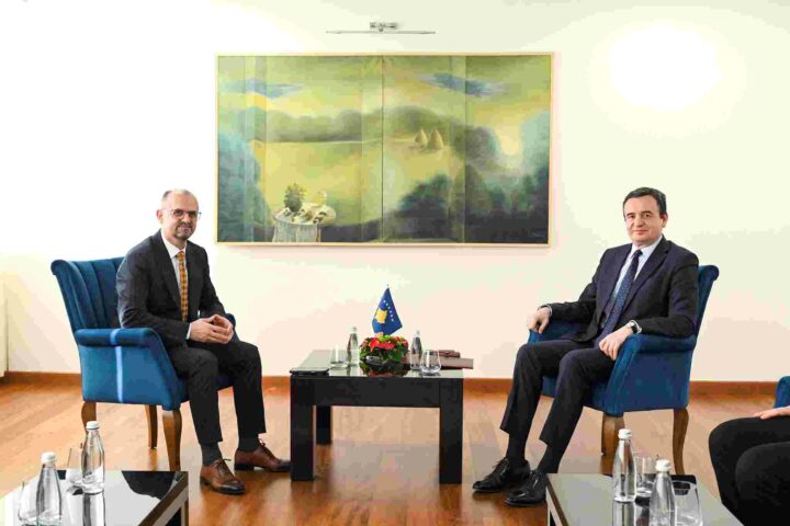 Arsim Berisha riemërohet zëvendësministër i Shëndetësisë