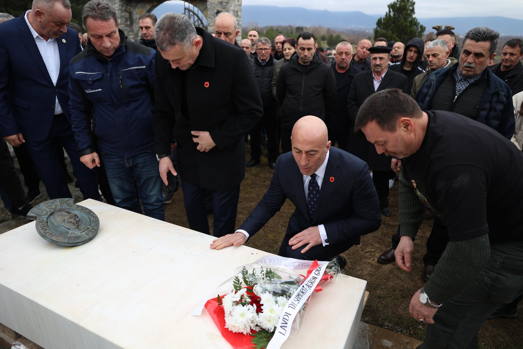 Haradinaj merr pjesë në rivarrimin e dëshmorit Gjocaj: Kujtimi për të do të mbetet gjithmonë i gjallë