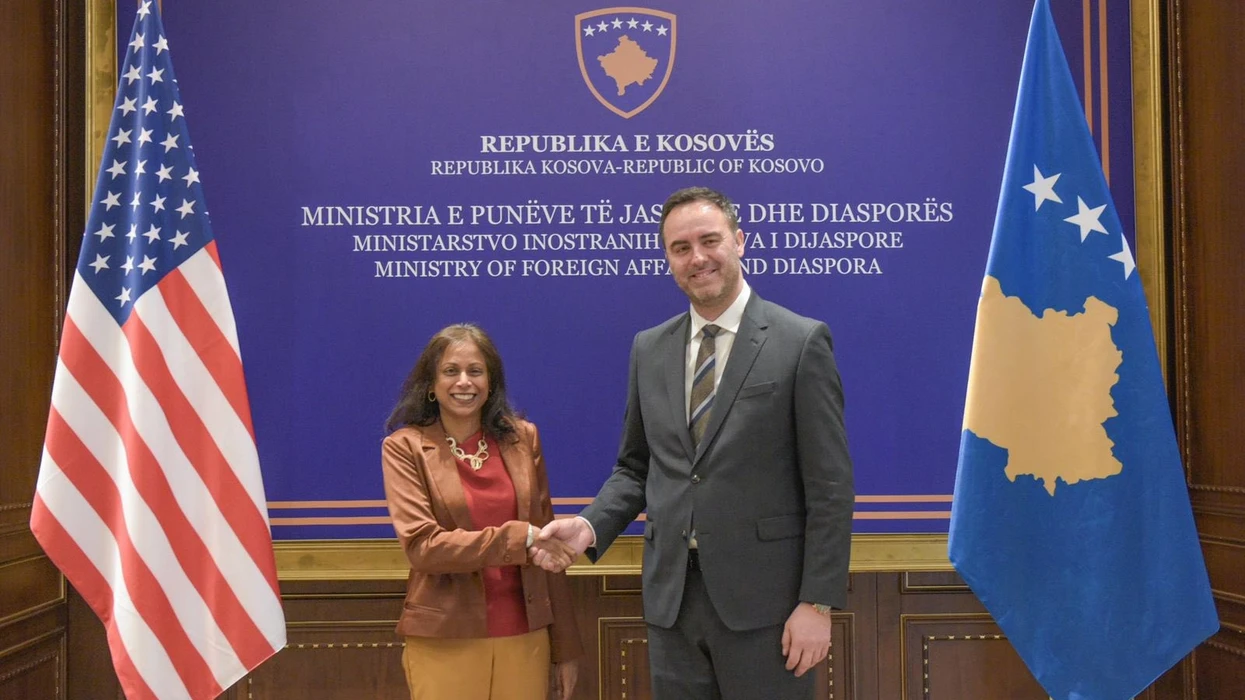 Konjufca prezanton prioritetet e politikës së jashtme në takimin me përfaqësuesen e re të SHBA-së