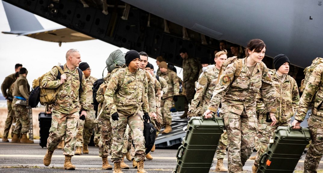 Ambasadori amerikan në NATO: SHBA nuk po largohet nga Evropa