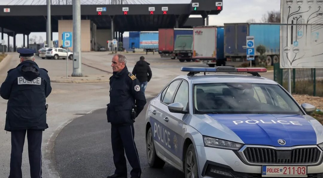 Serbia arreston qytetarë të Kosovës në kufi nën arsyetimin e “krimeve të luftës”