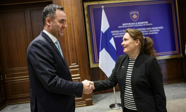 Konjufca takon ambasadoren finlandeze, diskutohet për sundimin e ligjit dhe avancimin e reformave