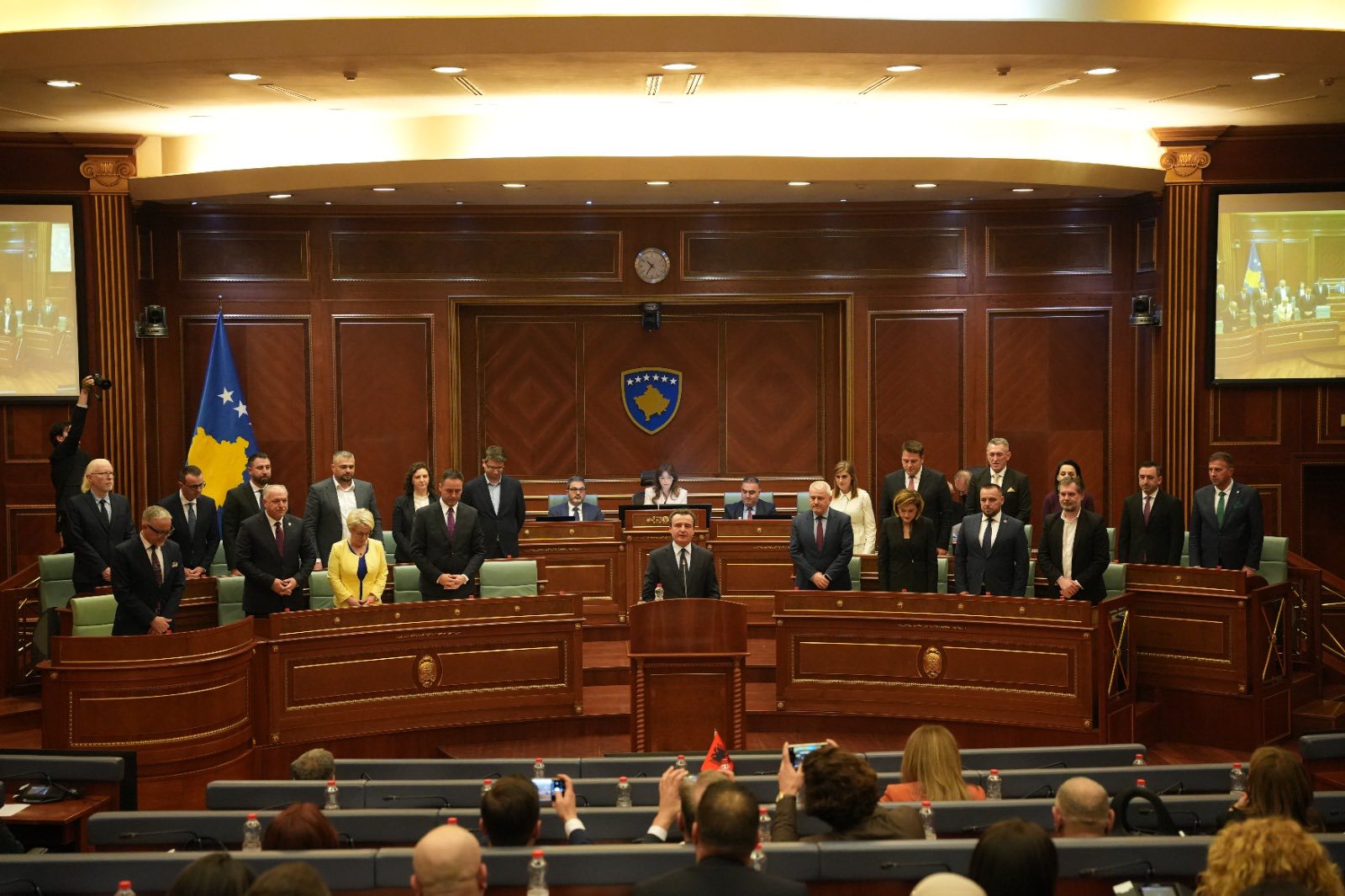 Premtime të harruara, ministri të shtuara – Kritikohet kabineti i ri i Kurtit