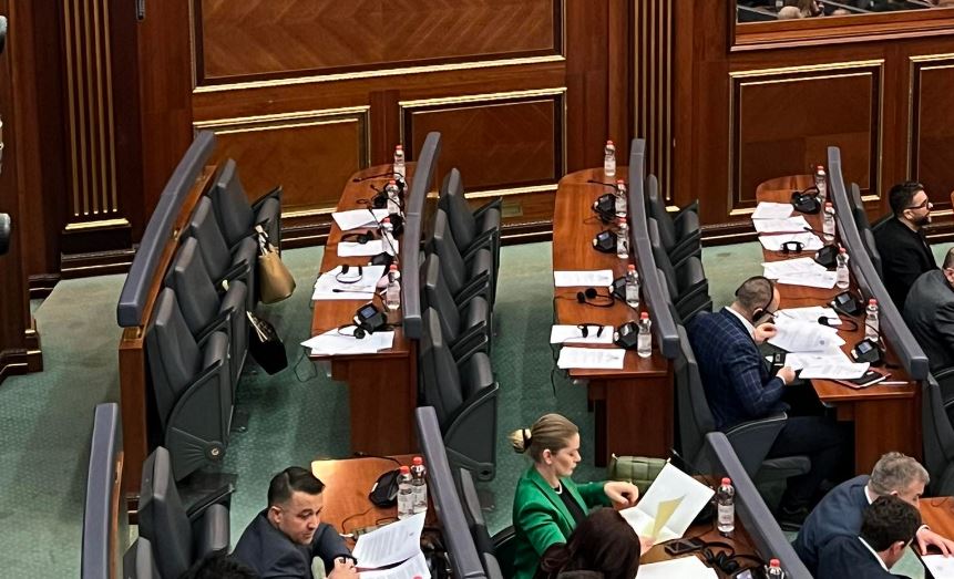 Lista Serbe lëshon sallën në seancën për rezolutën e UÇK-së