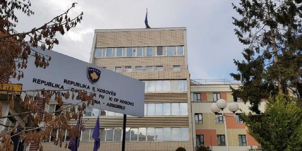 Sot mblidhen njëmbëdhjetë komisione parlamentare