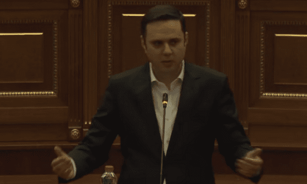 Abdixhiku: S’mund të pranohet që buxheti të diskutohet brenda tri orëve, le të jetë edhe i zoti i shtëpisë këtu