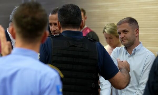 Murseli kërkon të flasë me fëmijët në Suedi, kërkesa ende në shqyrtim