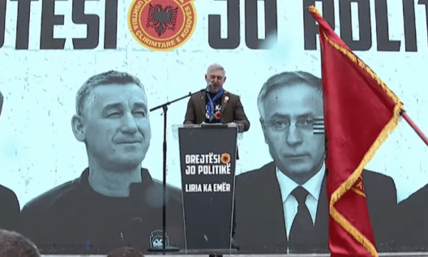 Ideatori i flamurit të Kosovës në marshin për ish-krerët e UÇK-së: Sakrifica të mos përmbyset në faj
