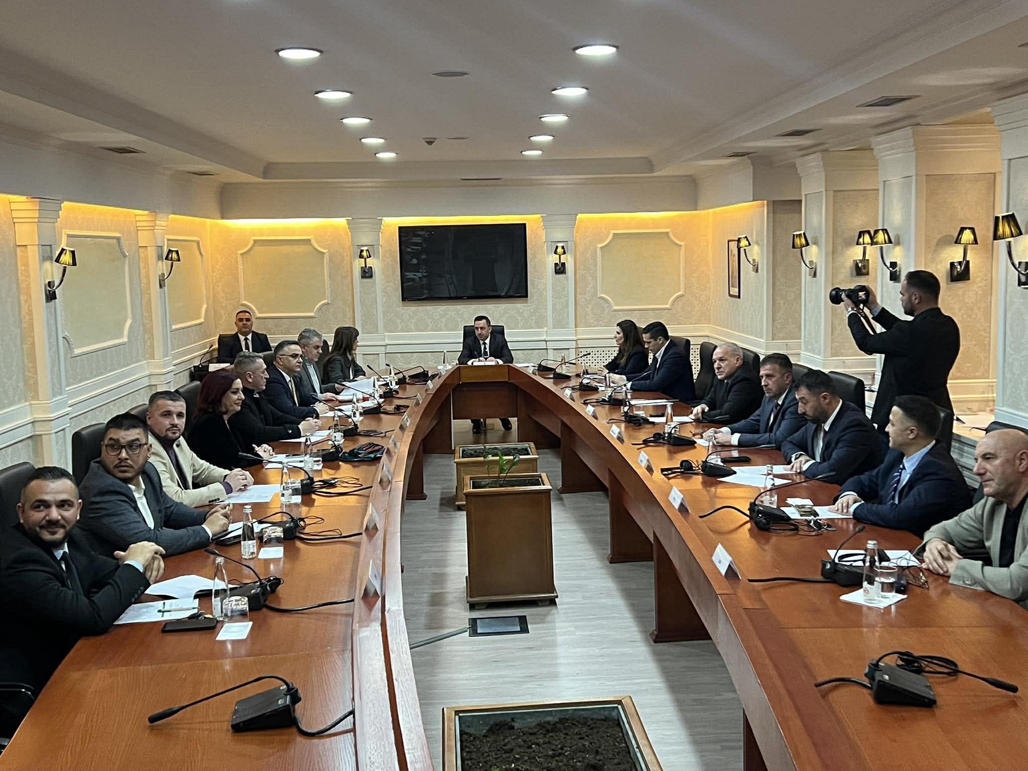 Nis takimi i Kryeparlamentarit Basha me partitë