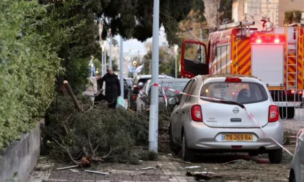 Një i vrarë dhe 25 të plagosur pas sulmit me raketa në veri të Izraelit