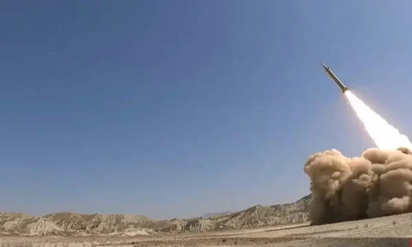 Irani lëshoi dy raketa balistike në bazën ushtarake SHBA-Britani e Madhe në Oqeanin Indian, sipas raportimeve