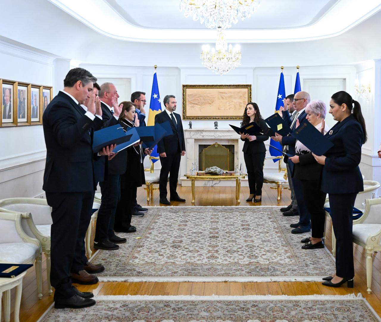 Nëntë anëtarë të ri të KQZ-së betohen para presidentes Osmani