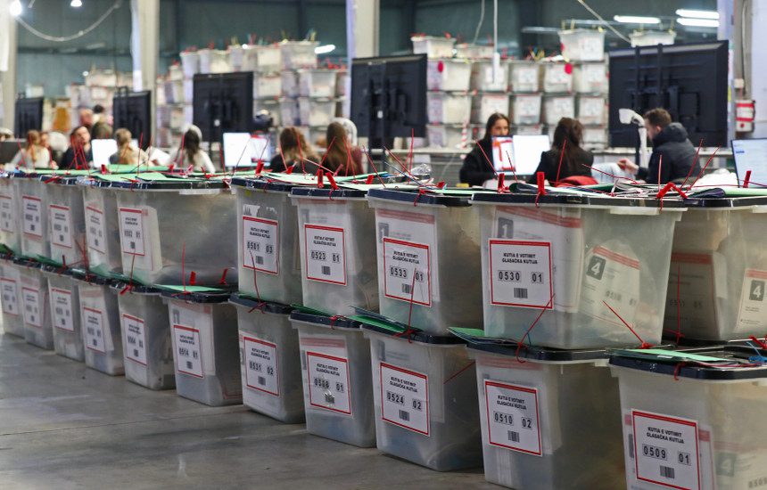 Lirohet nga paraburgimi kryesuesi i KKZ-së në Prizren, i dyshuar për manipulim me vota