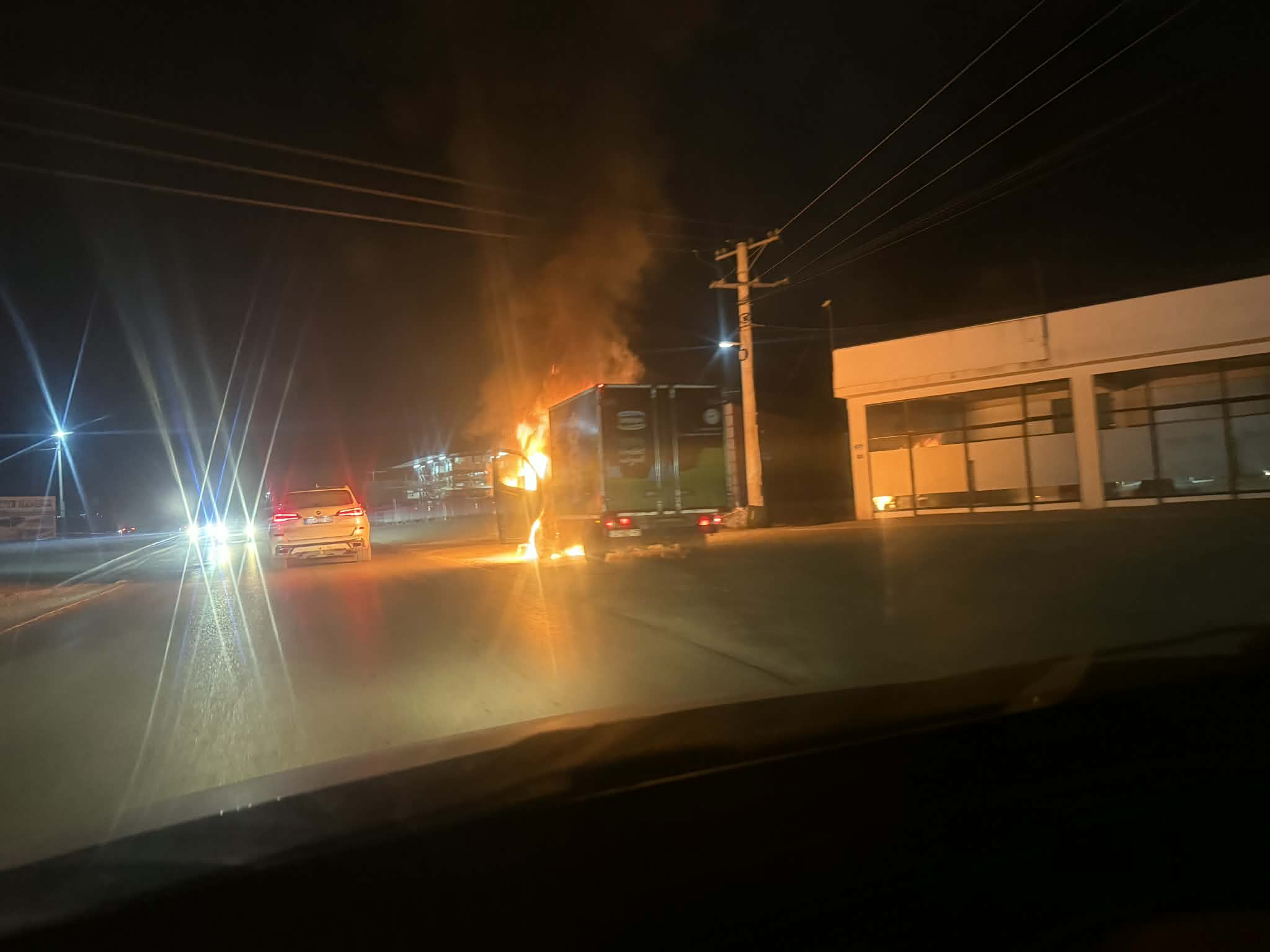 Digjet një kamion në Gjilan, zjarrfikësit japin detaje për Gazetën Enigma