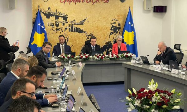 Kurti: Kullat e Jasharëve u shndërruan në fortesë, familja në simbol të unitetit