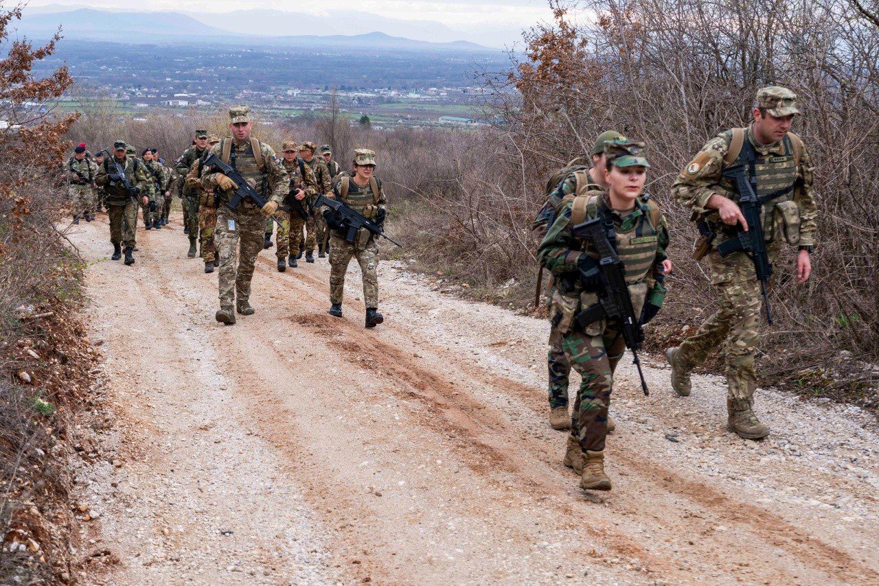 KFOR zhvillon marshime të vështira malore në Kosovë, rrit gatishmërinë e trupave