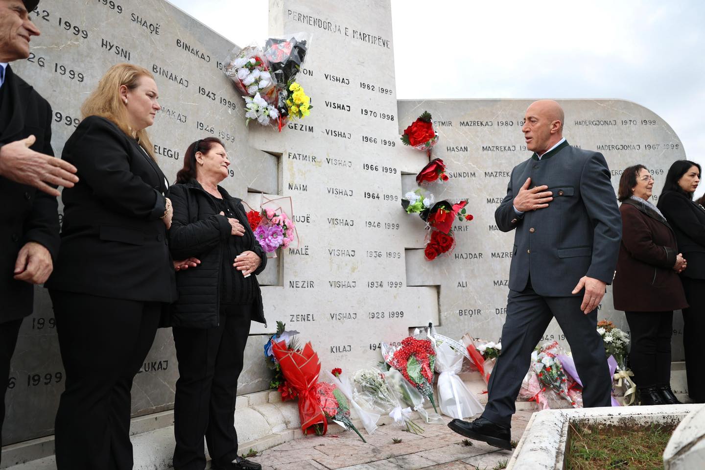 Haradinaj kujton viktimat e Masakrës së Belegut