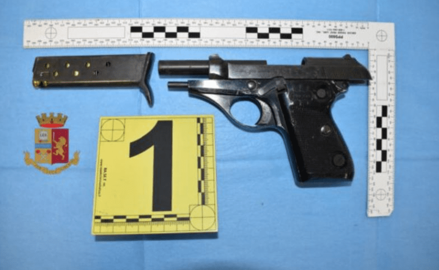 Goditet baza e armëve në Itali, arrestohet shqiptari dhe partnerja e tij rumune