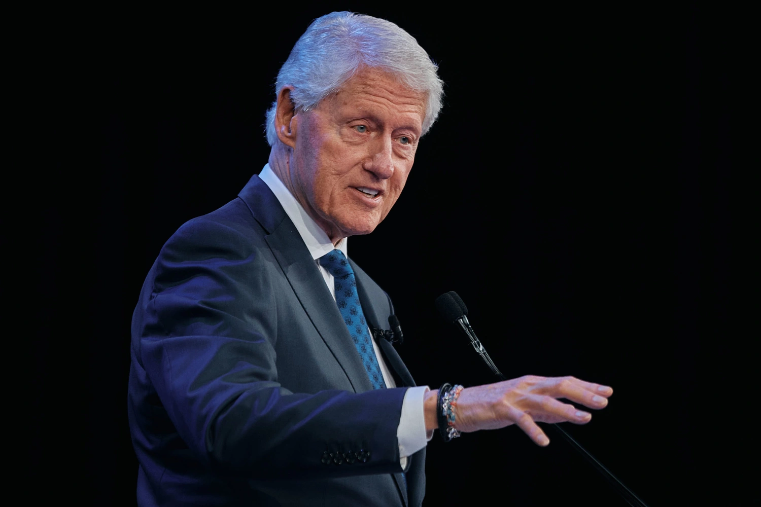 Bill Clinton dërgoi vetëm dy emaile në jetë, njëri ishte për ushtarët amerikanë që po e bombardonin Serbinë