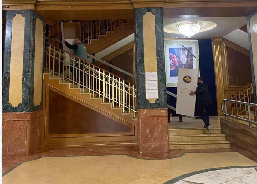 Kutitë për votimin e presidentit/es dërgohen në sallën plenare