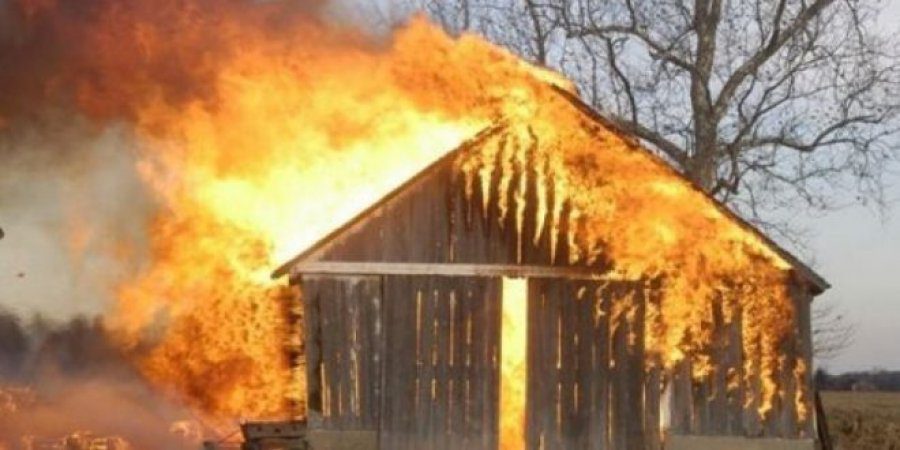 Digjet një shtëpizë dhe një stallë në Madanaj të Gjakovës