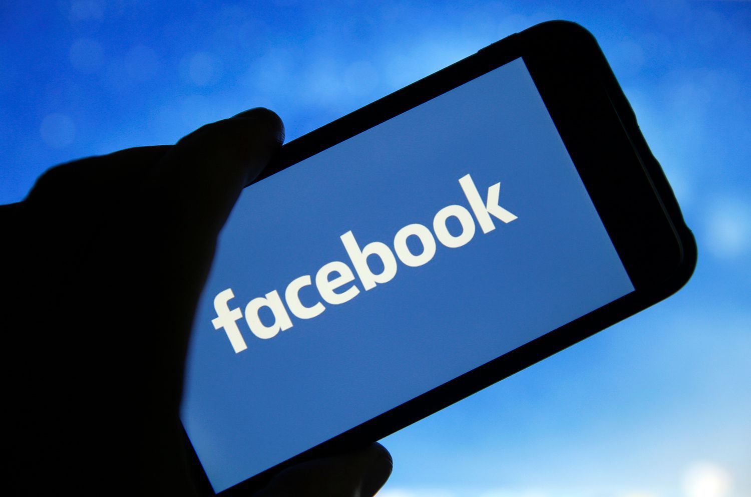 Facebook-u me telashe në gjithë botën