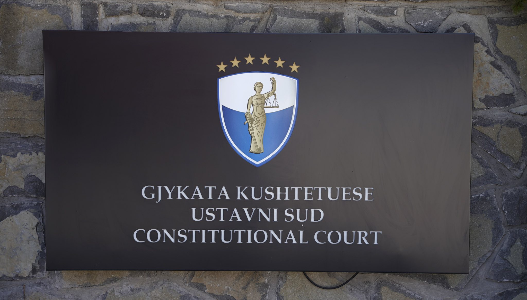 Kushtetuesja pranon kërkesën e VV-së për seancën e Presidentit, deputetëve u jepen tri ditë afat për komente