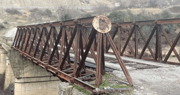 Policia jep detaje për gruan që ra nga “Ura e Moglicës”