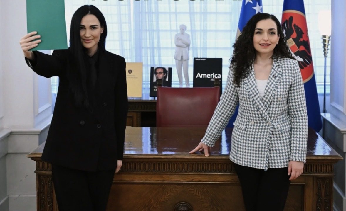 Gruaja e Ukë Rugovës i jep “karton të gjelbërt” Vjosa Osmanit