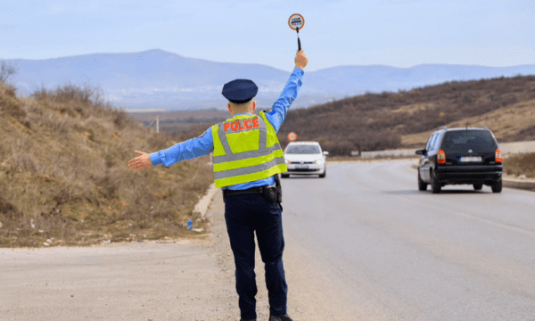 2 mijë e 389 gjoba trafiku brenda 24 orëve në Kosovë dhe 49 aksidente trafiku