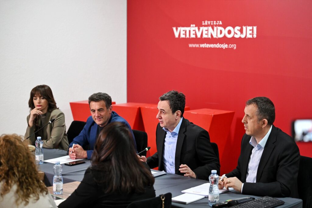 Kurti mbledh drejtuesit e qendrave të VV-së në Kosovë e mërgatë: Jemi në fazë përgatitore për zgjedhjet brenda Lëvizjes