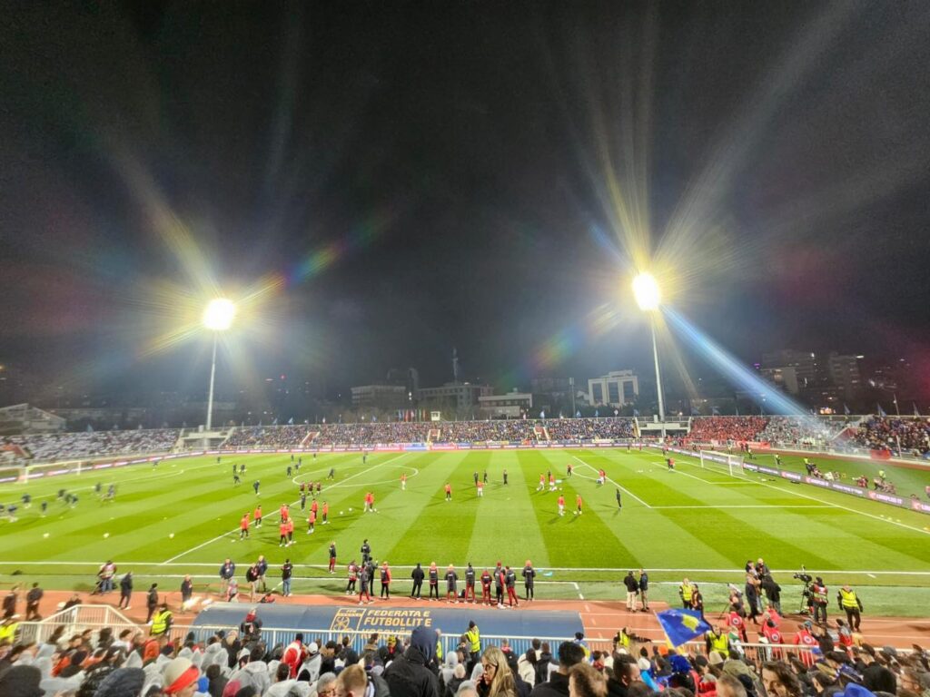 Drejtori i kompanisë turke që po i shet armë Kosovës, e përcjelli ndeshjen bashkë me Maqedoncin