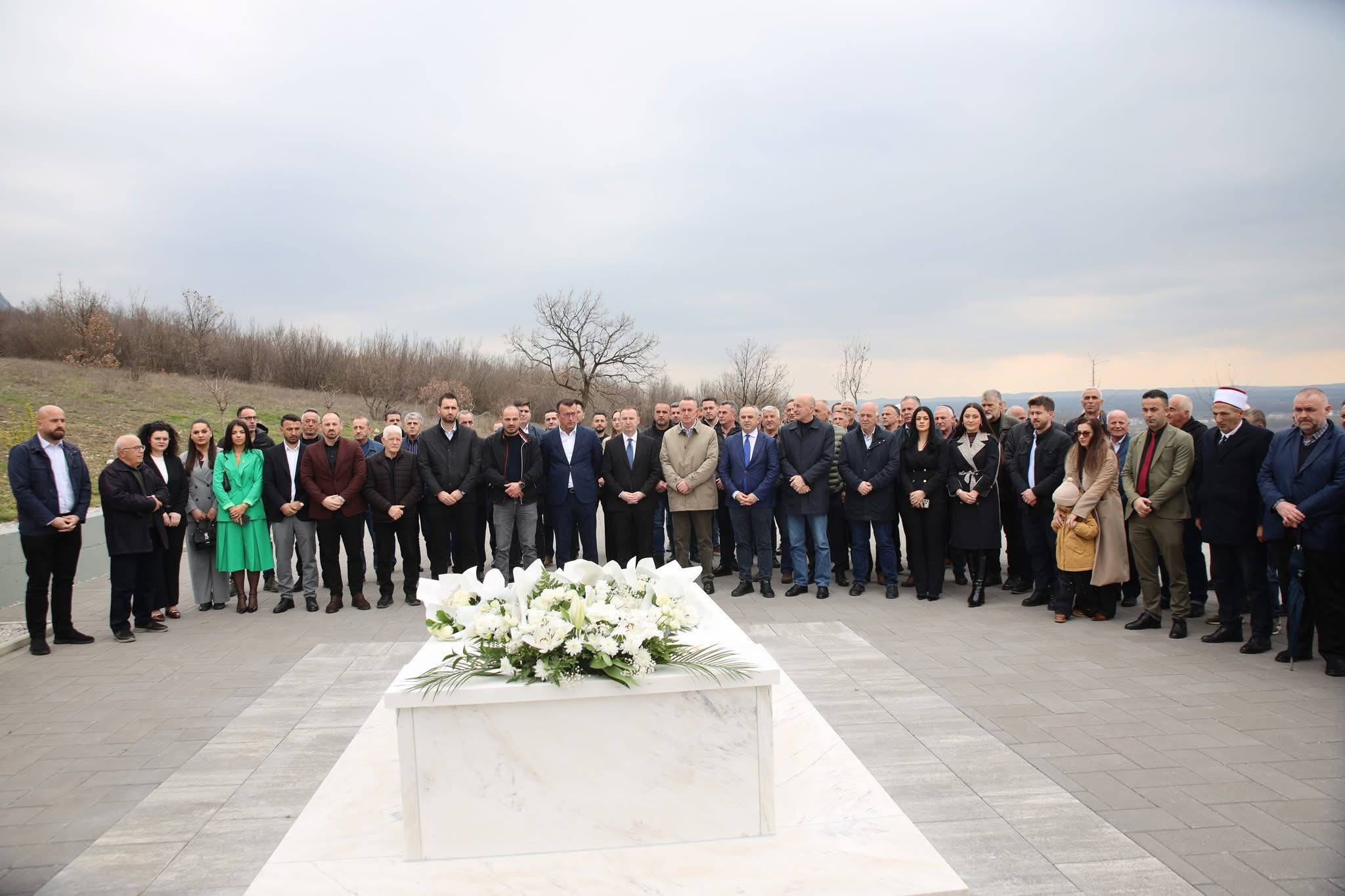 LDK bën homazhe te varri i ish-kryetarit të Istogut, Haki Rugova