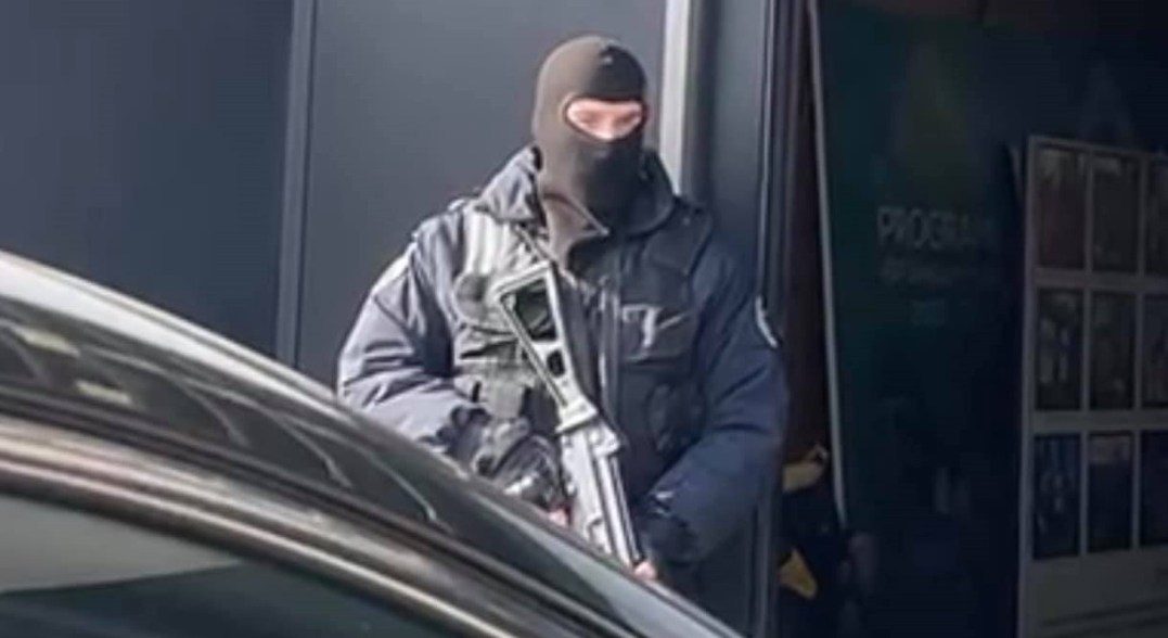 Këta janë pesë serbët e arrestuar për krime lufte në Syriganë të Skenderajt