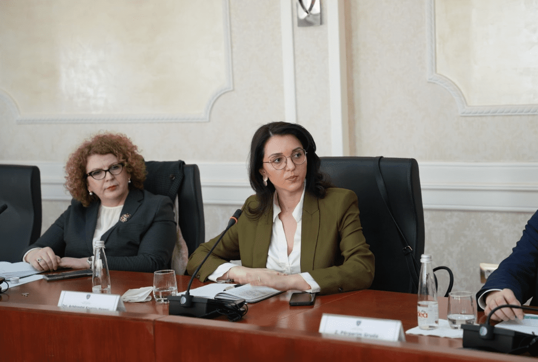 Kryeziu-Hyseni: Nëse Osmani beson se ka mbështetje më shumë se Konjufca, le ta testojë para Kuvendit