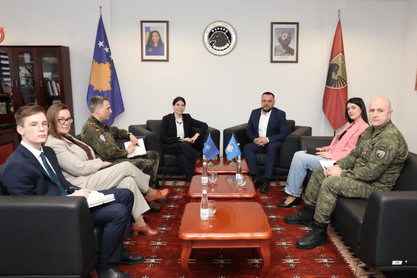 Planet për të ardhmen, temë në takimin e Maqedoncit me zyrtaren e lartë të NATO-s