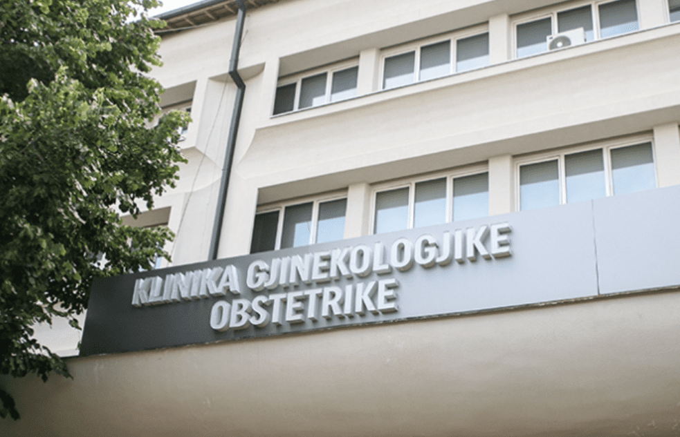 Gati gjysma e grave në Kosovë, të pakënaqura me trajtimin gjatë lindjes