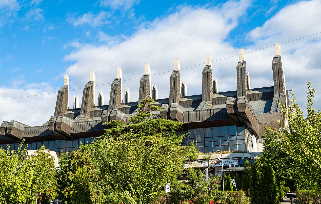 Nga 1 prilli, rriten qiratë për bizneset në Pallatin e Rinisë