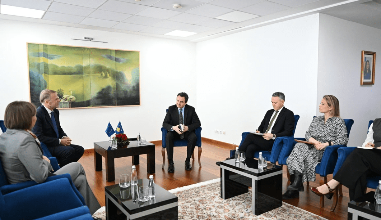 Kurti priti në takim lamtumirës ambasadorin Orav