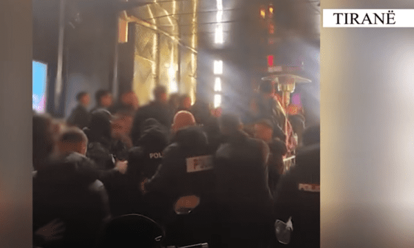 Festa me kokainë dhe ekstazi, momenti kur policia futet në klubet e natës në Tiranë dhe arreston 11 persona