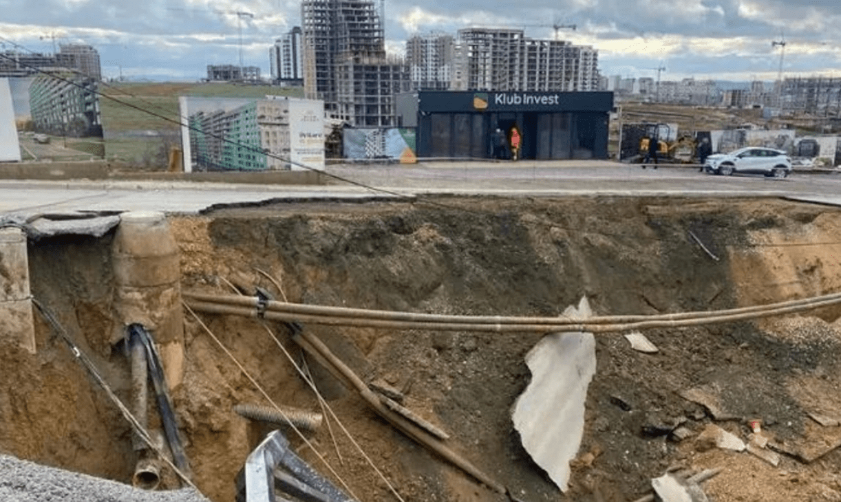 Shembja e dheut në Prishtinë lë pa rrymë disa zona, KOSTT del me njoftim