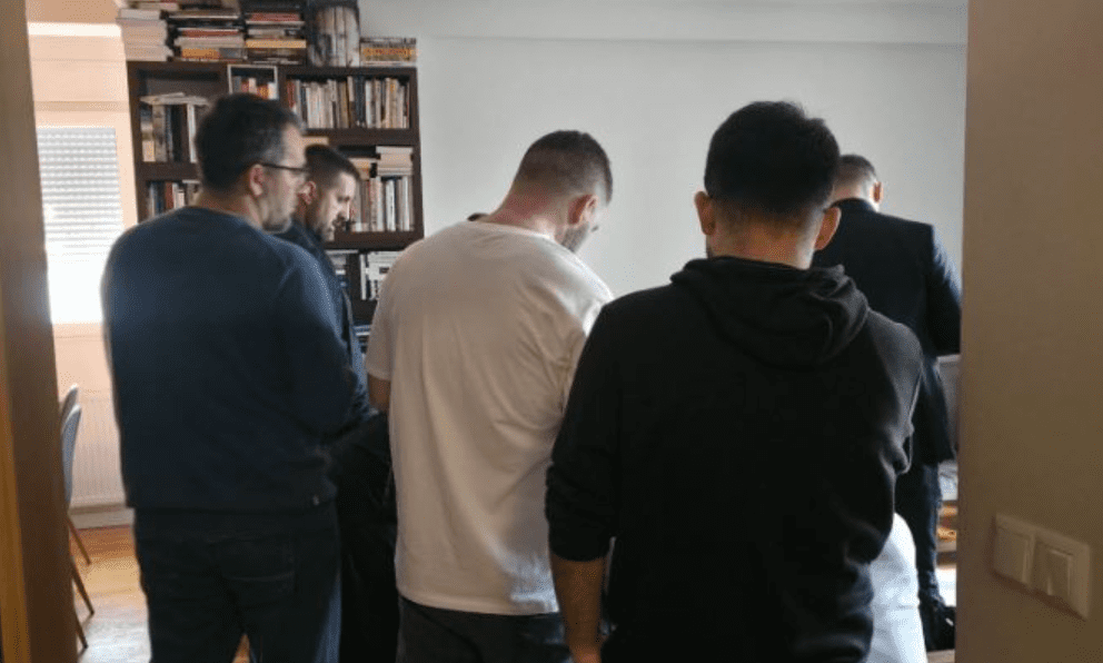 Krimet e Rënda bastisin banesën e Shkëlzen Gashit, ky dërgohet në Polici