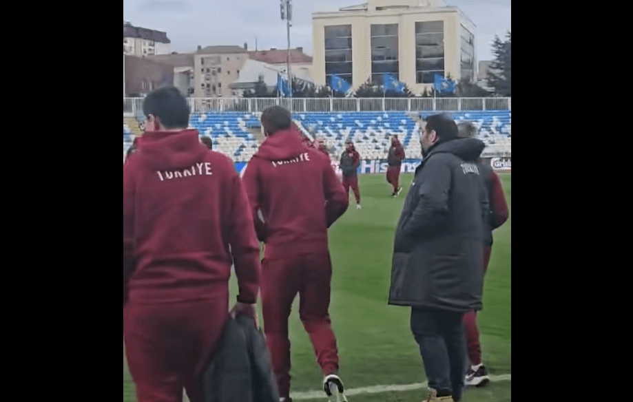 Guler me bashklojtarë hyjnë në stadiumin “Fadil Vokrri”