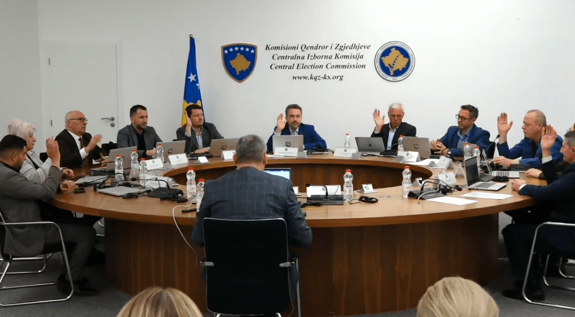 KQZ pezullon AKR-në